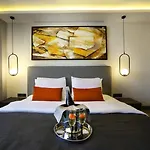 Hotel The Capital