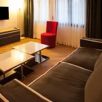 Hotel The Capital