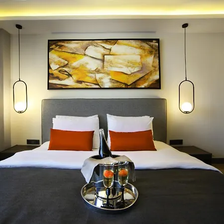 Hotel The Capital