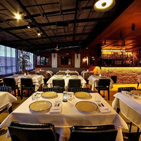 The Capital מלון *